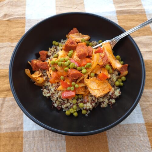Bol de quinoa, saumon et chorizo